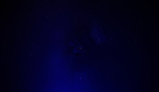 星空背景上的星迹图片下载