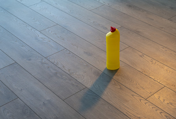 高角度的乡村木地板与垂直条纹图片下载