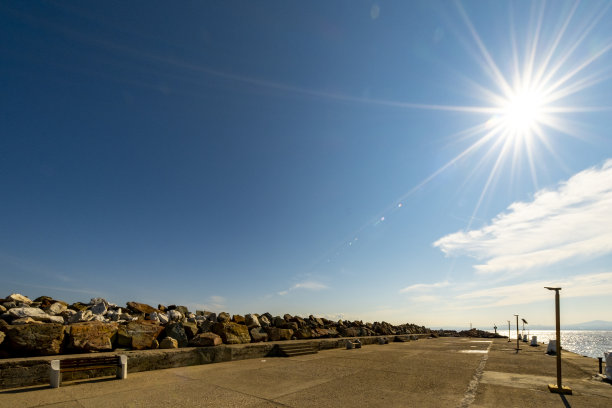 海边散步图片下载