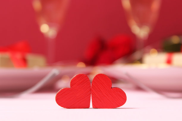 极简主义风格的情人节背景。心图片下载