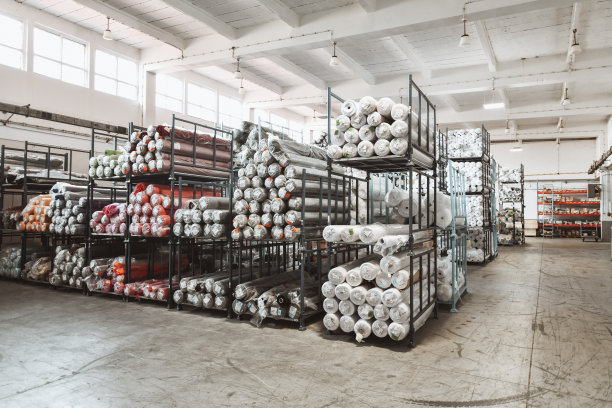 纺织厂仓库堆满了材料图片下载