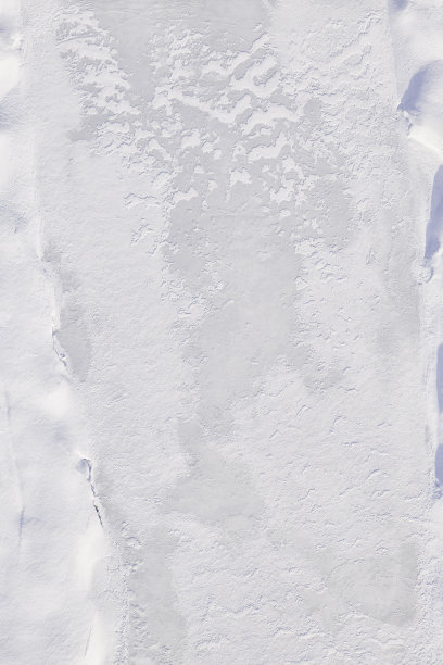 以冰雪为背景的土地图片下载