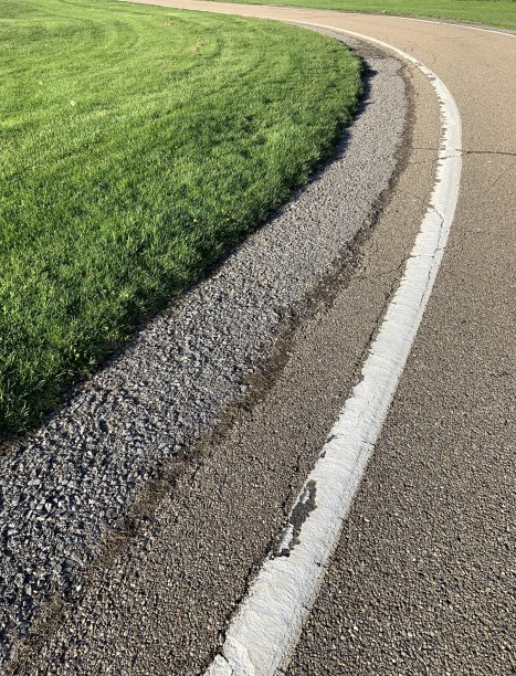 单车道公路边道增加新沥青图片下载