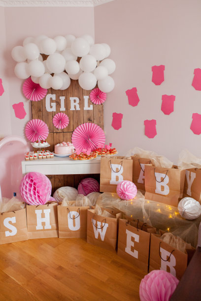 圣诞树上的圣诞玩具。新年装饰。装饰橱窗图片下载