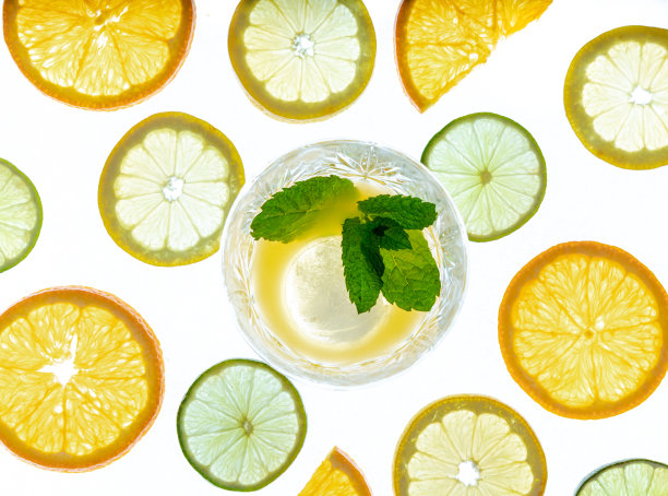 鸡尾酒和水果图片下载