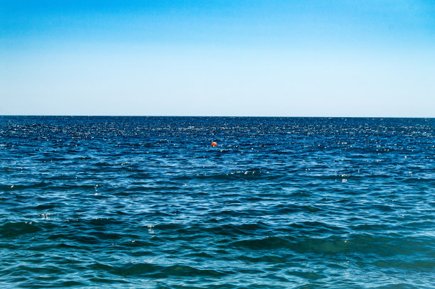 背景蓝色平静的海天，地平线图片下载