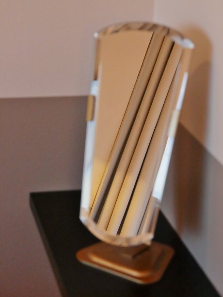 镜子在架子上图片下载