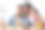 现代穆斯林夫妇在厨房里用平板电脑进行视频通话图片下载