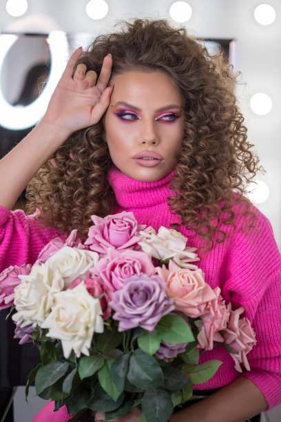 漂亮的女人，化妆很专业图片下载