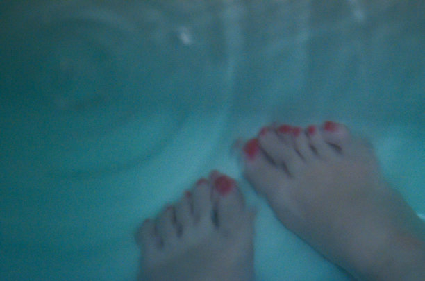 我的脚在水里图片下载