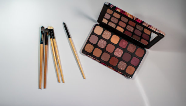 眼影刷。化妆的概念图片下载