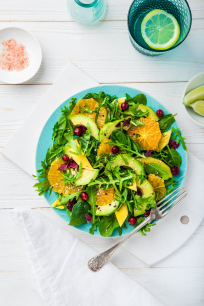 健康的素食鳄梨，芒果和橙子沙拉图片下载