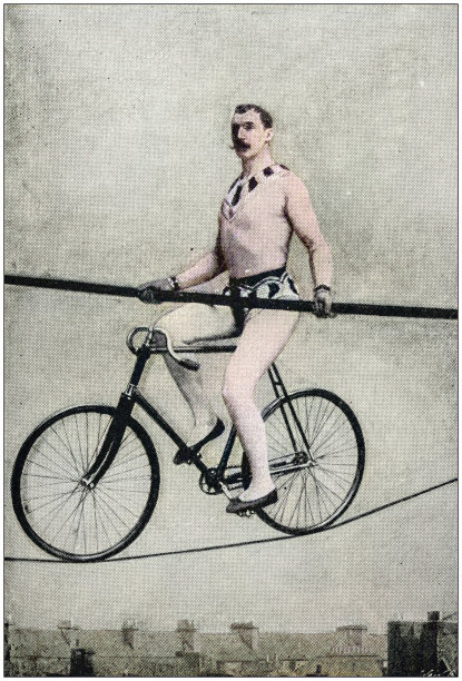 古董照片:走钢丝杂技演员图片下载