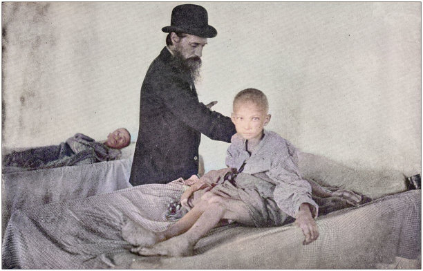 美国陆军彩色照片:古巴哈瓦那美国孤儿医院里挨饿的病童图片下载