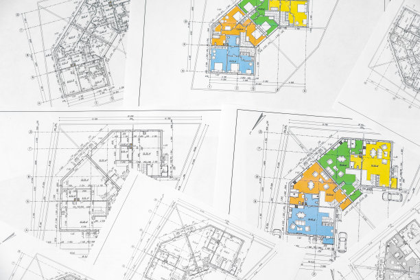 建筑施工图纸在桌子上拉近图片下载