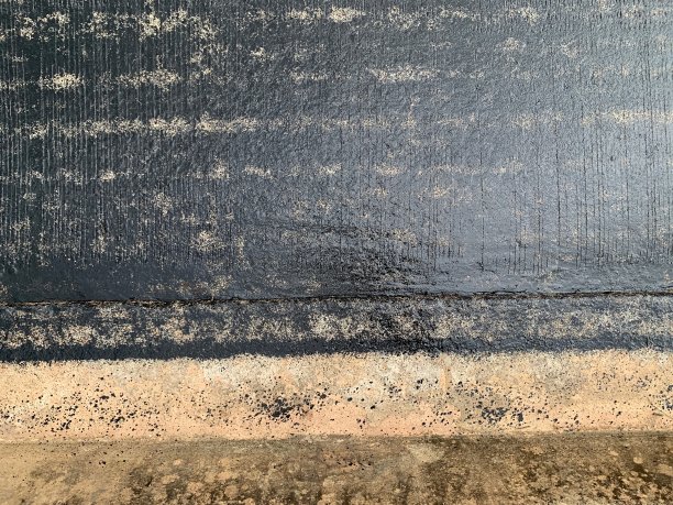 混凝土地板上浇有光泽的沥青作为抽象的背景图片下载