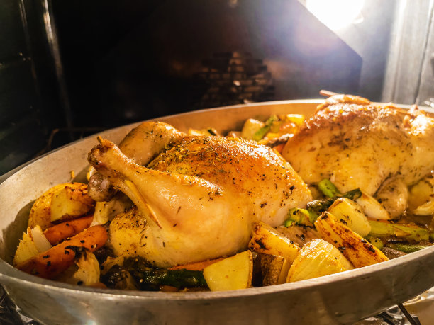 节日庆祝烤箱烤康沃尔游戏母鸡家禽和蔬菜照片系列图片下载
