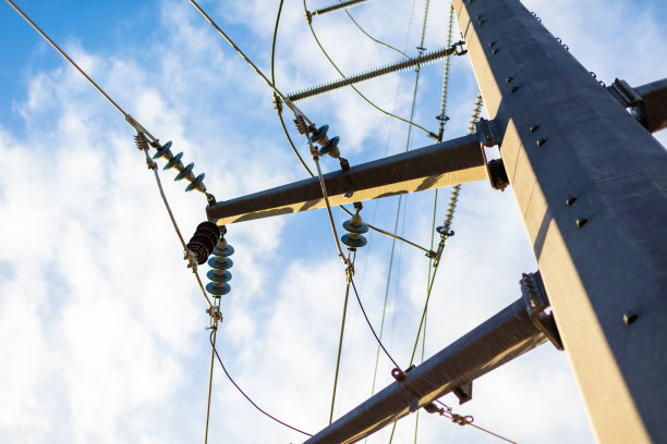 高压能源电杆和电力线照片系列图片下载