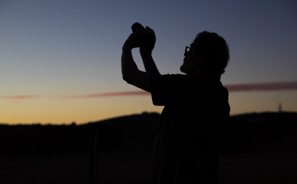 摄影师剪影图片下载