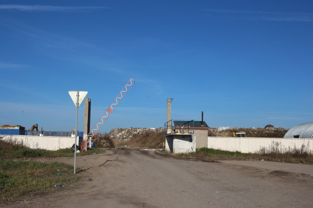 进入堆填区进行废物处理的封闭屏障图片下载