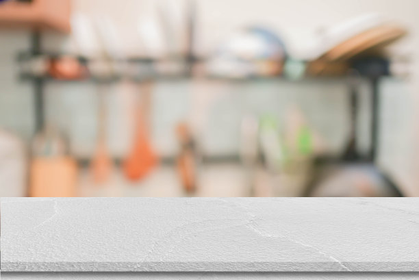 抽象模糊现代厨房内的烹饪设备和白色水泥桌子展示，促进产品和内容的展示概念图片下载