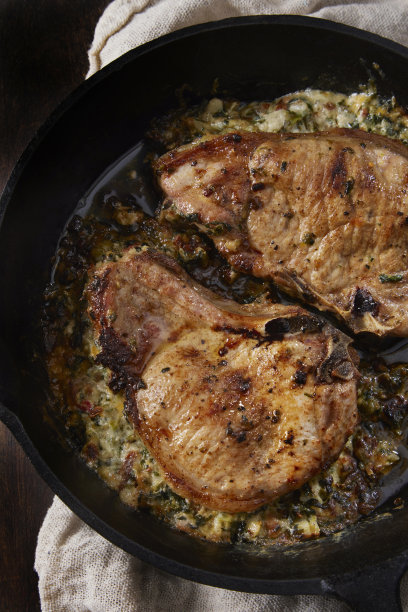 芝士菠菜填充猪排图片下载