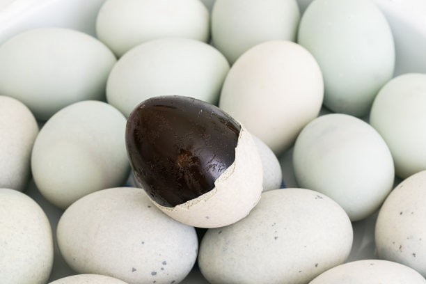 咸鸭蛋或皮蛋图片下载