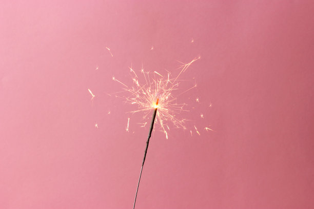 彩色背景上的孟加拉火。图片下载