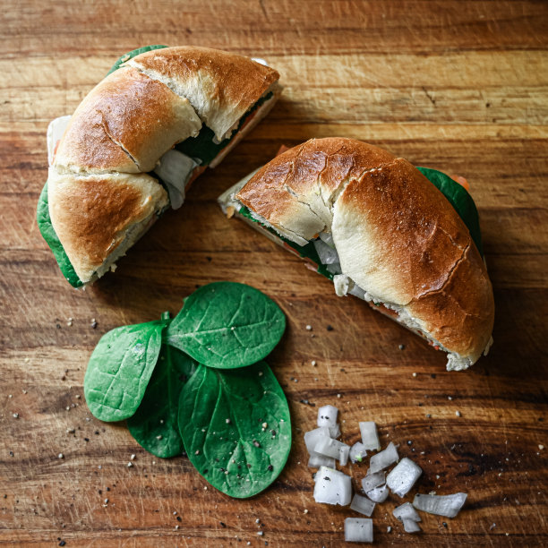 熏鲑鱼早餐百吉饼三明治图片下载