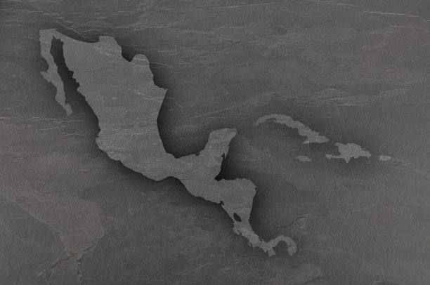 深色石板上的中美洲地图图片下载