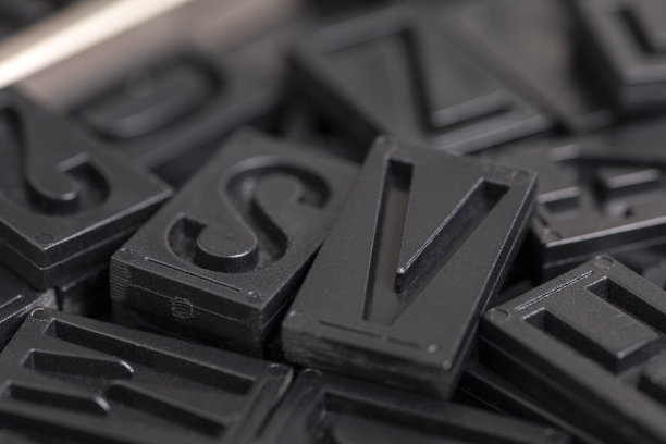 Letterpress字母表和数字背景图片下载