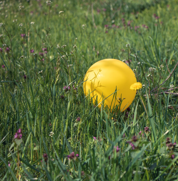 黄色的气球图片下载