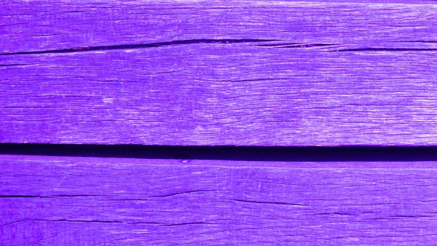 旗帜的紫色木质纹理背景。水平的观点。图片下载