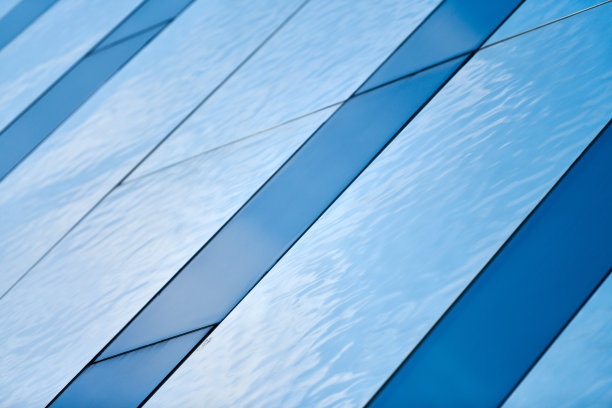 蓝色玻璃天花板、屋顶、墙面、立面。近距离图片下载