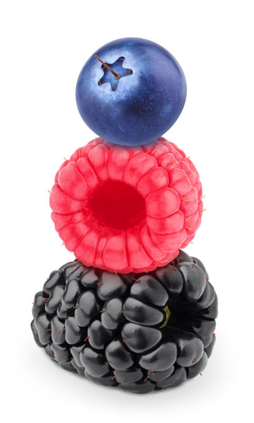 混合浆果的创意组合-覆盆子，蓝莓和黑莓，孤立在一个白色的修剪路径。图片下载