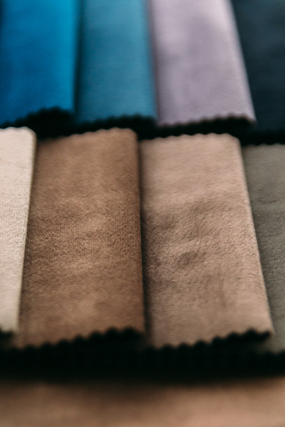收集彩色丝绒纺织品样品。专为沙发和扶手椅设计的织物织物纹理背景图片下载