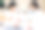 体贴的医生检查婴儿的心跳。快乐的混血孕妇坐在沙发上，接受医生检查，在家或医院，抚摸着自己的肚子。健康怀孕的概念图片下载