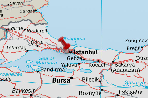 地图显示伊斯坦布尔，土耳其红色大头针。3D渲染图片下载