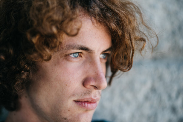 一个漂亮男人的肖像图片下载