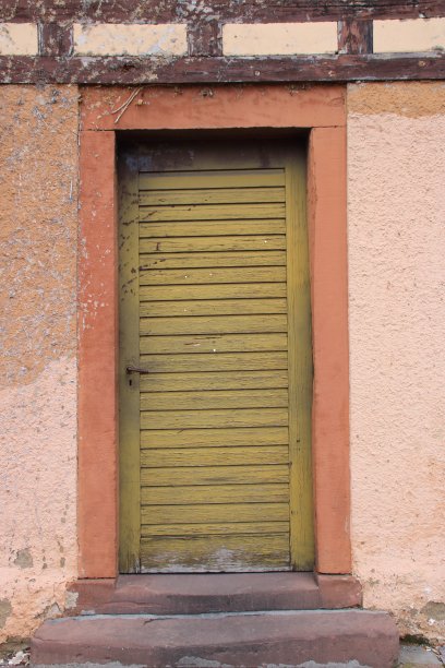 房子墙上的旧门图片下载