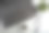 顶视图的办公桌与笔记本电脑，咖啡杯和仙人掌在灰色的背景。平整的办公桌。图片下载