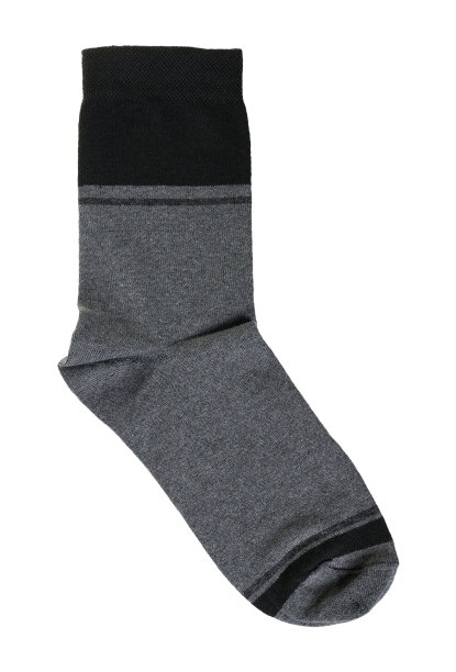 图案孤立在白色背景上的深色棉袜图片下载