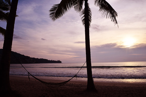 美丽的日落在海滩在热带旅游目的地图片下载