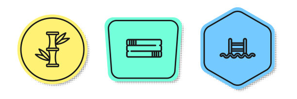 设置线竹毛巾堆和游泳池图片下载