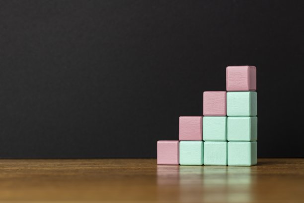 业务设计的概念。立方体木块玩具堆叠无图形。空白的空间。图片下载