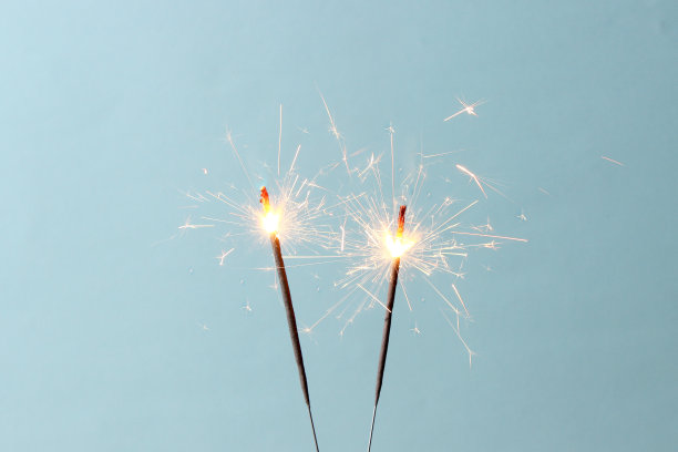 彩色背景上的孟加拉火。图片下载