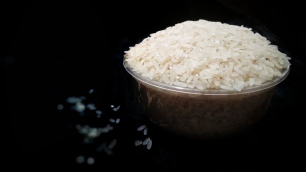 在塑料碗里升起图片下载