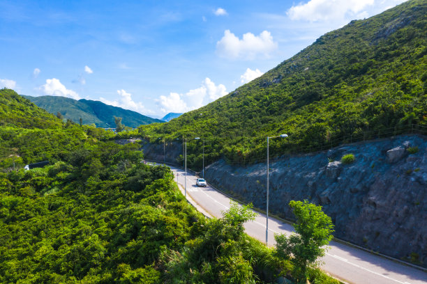 山路的无人机视图图片下载