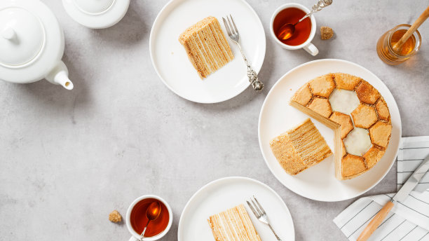 多层蜂蜜蛋糕Medovik。图片下载