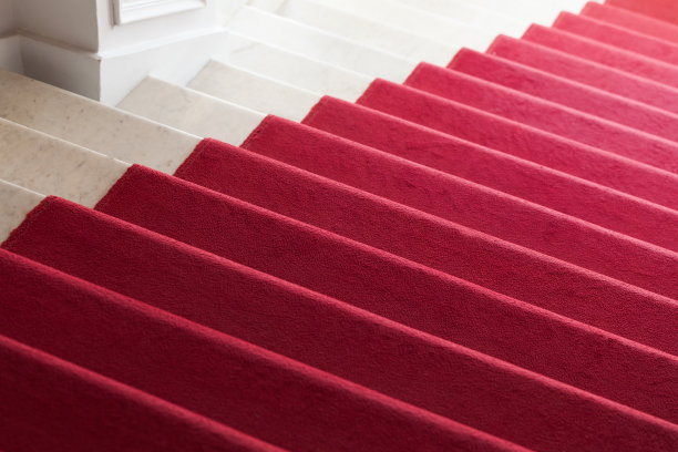 红地毯上是大理石台阶，背景照片图片下载